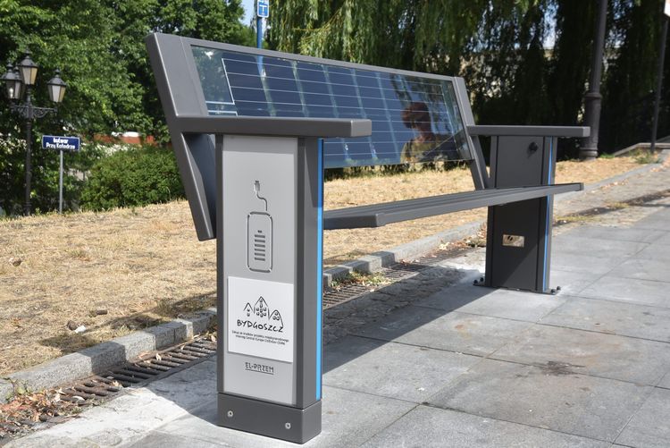 Pierwsza w Bydgoszczy ławka solarna Pierwsza w Bydgoszczy ławka solarna