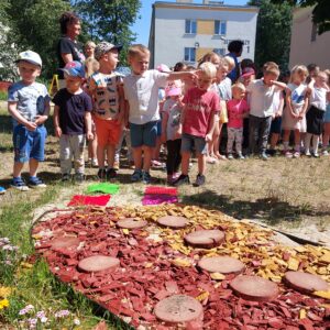 Ścieżka sensoryczna w przedszkolu na Kapuściskach otwarta!